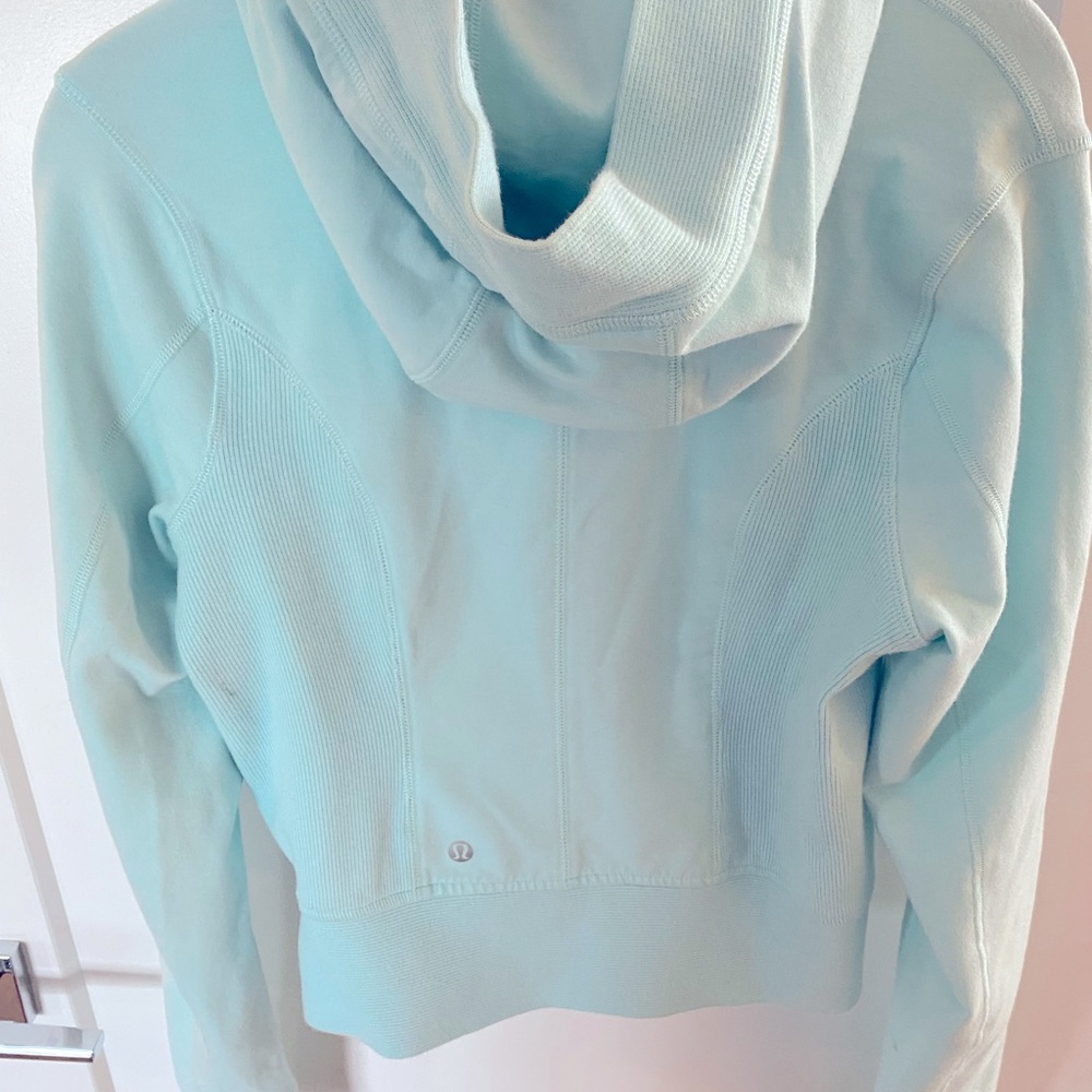 Cropped Lululemon turquoise jacket